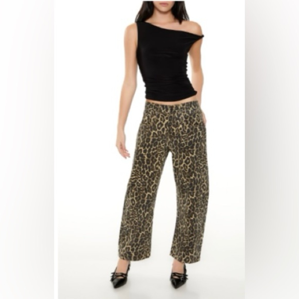 NWT FOREVER 21 BARREL JEANS